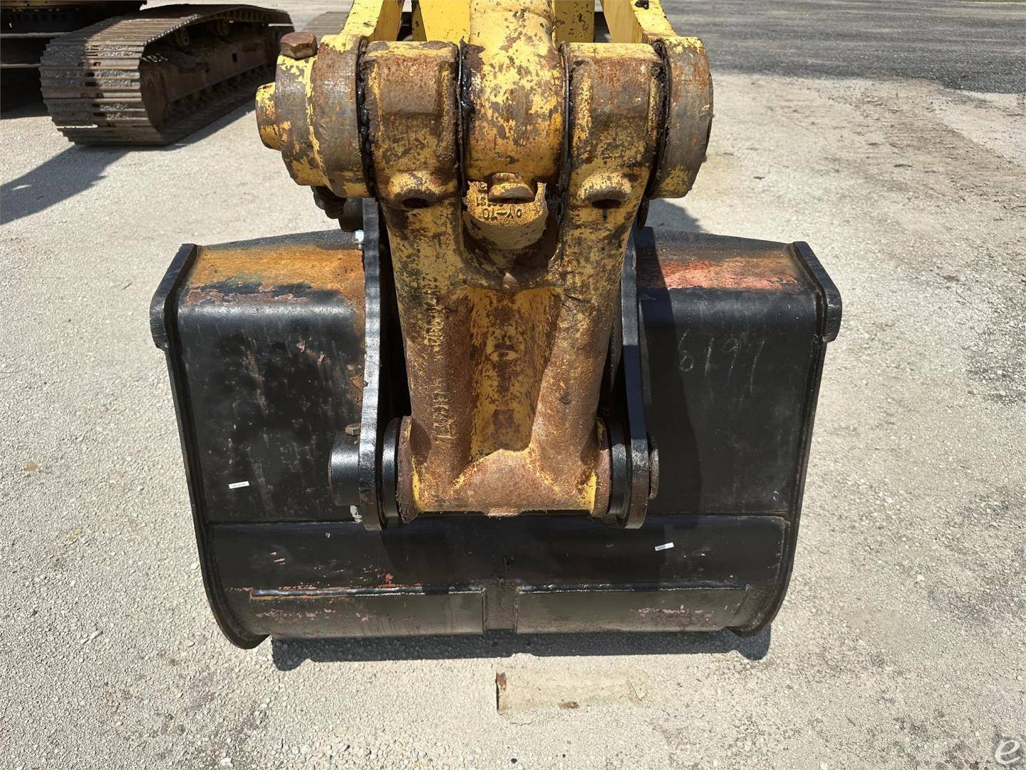 2015 Komatsu PC210 LCi-10 At UsedEquipmentHub.com