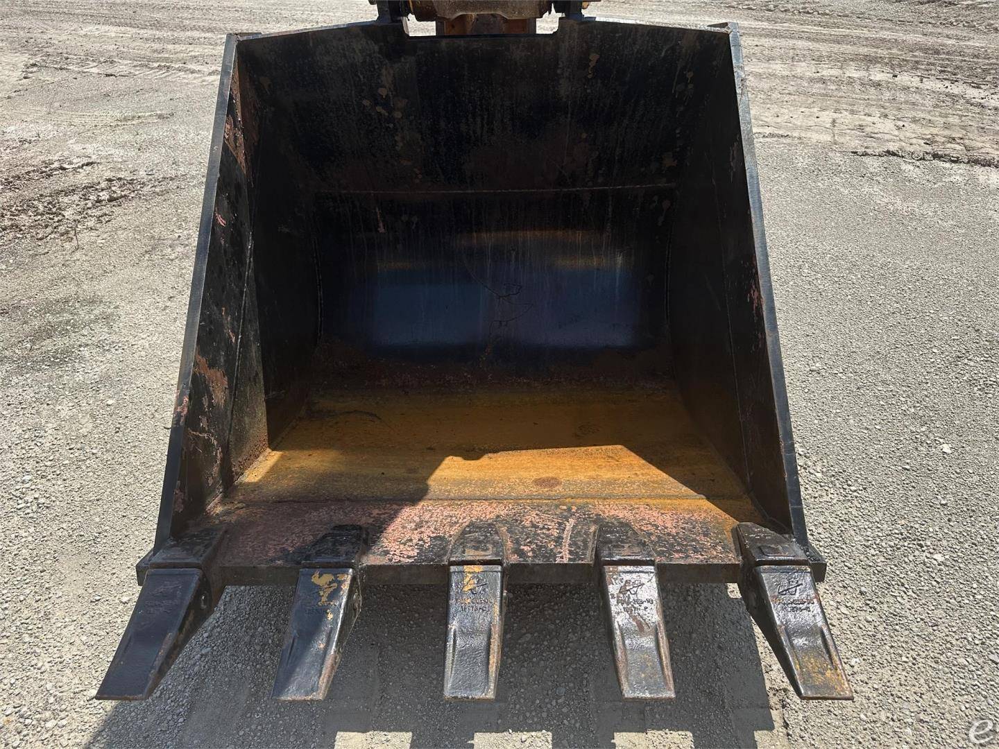 2015 Komatsu PC210 LCi-10 At UsedEquipmentHub.com